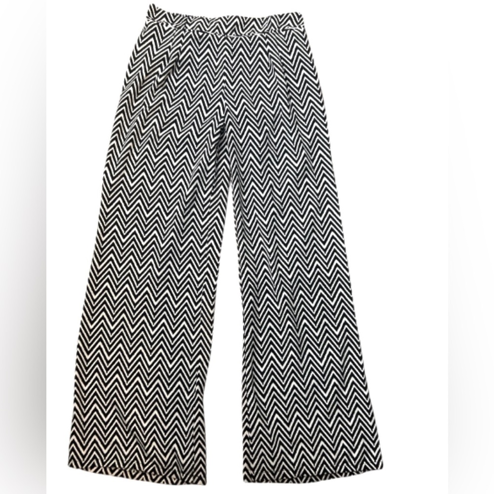 My Michelle‎ Trendy Whimsy Wide leg Black and White Chevron Pants